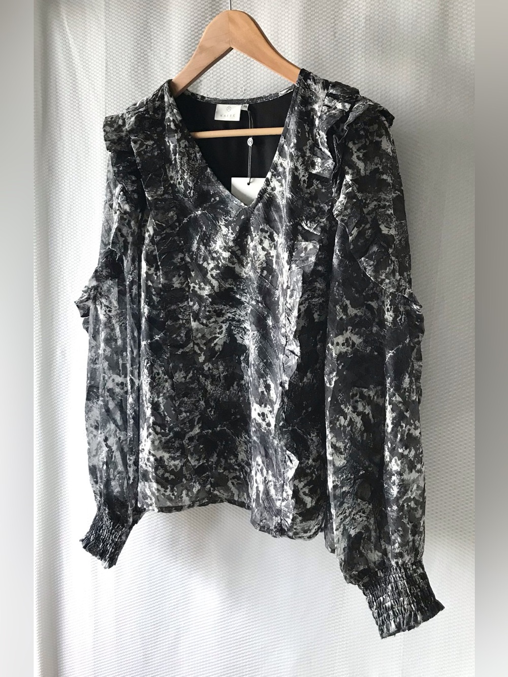 NWT KAFFE Ruffle Cascade V-Neck Semi Sheer Blouse 8 Black Grey White Abstract - Picture 5 of 12